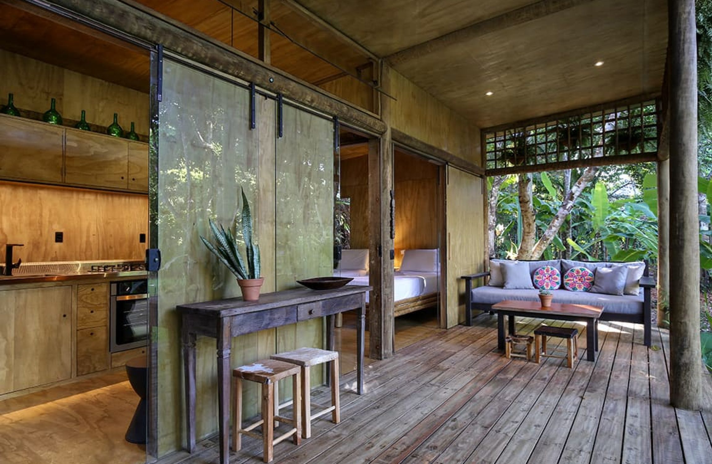 CASA-MADEIRA-varanda-e-cozinha.jpg