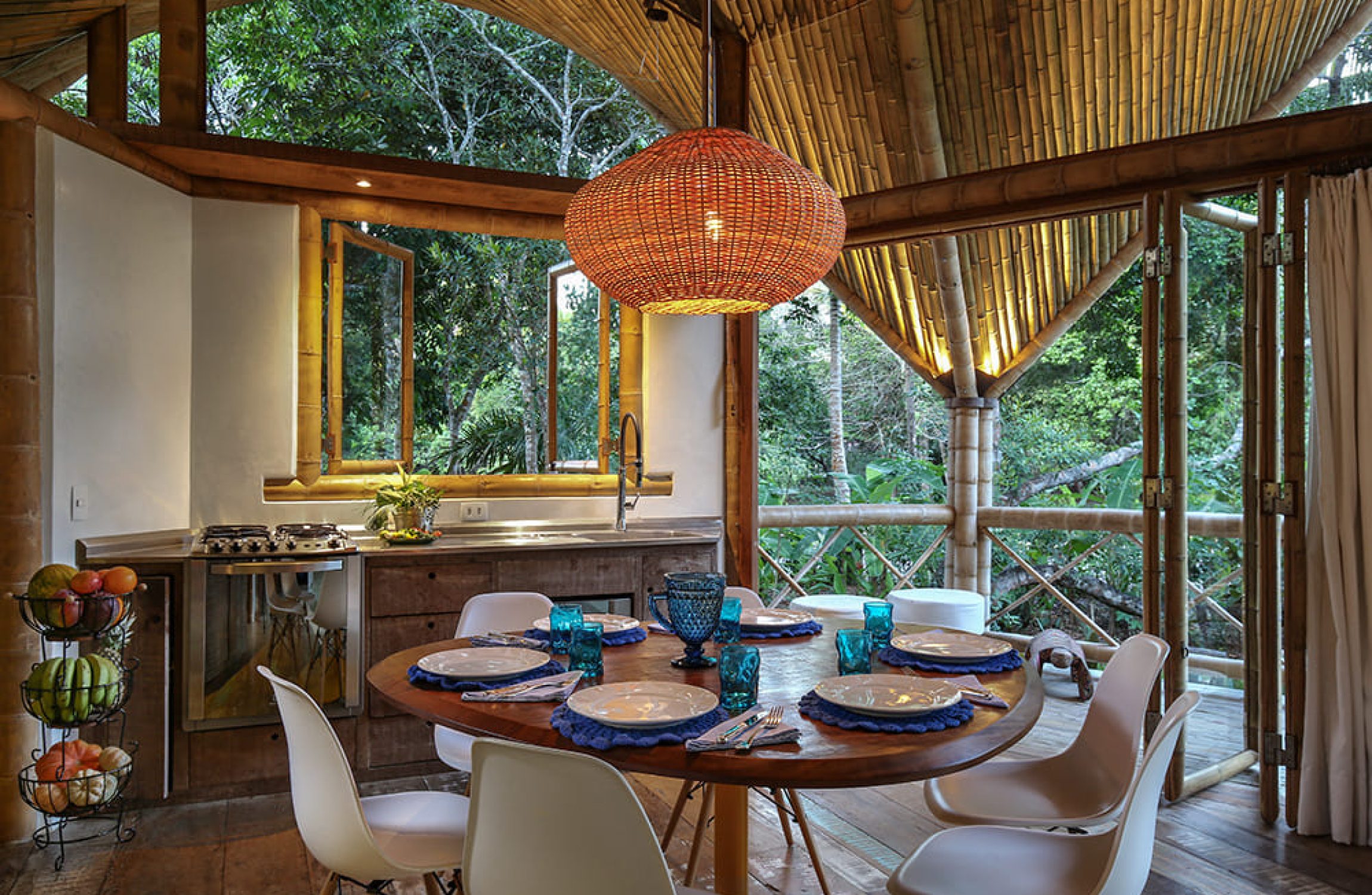 LOFT-BAMBU-mesa-jantar.jpg